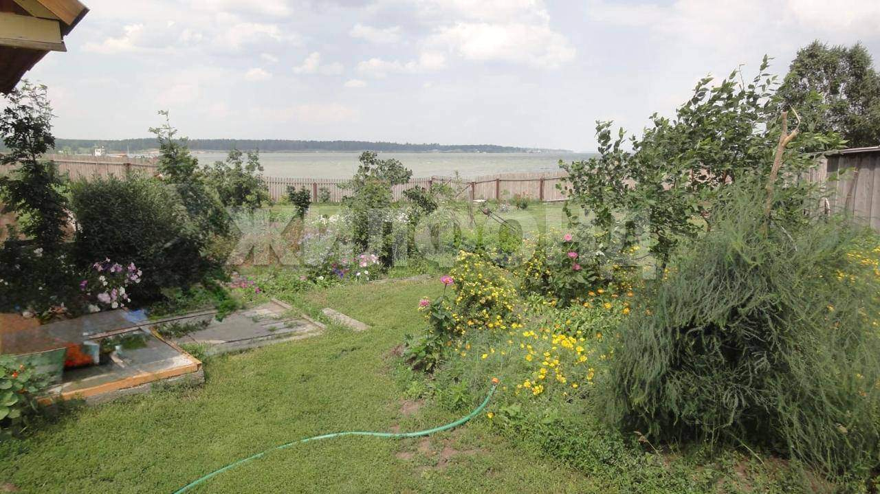 Продам земельный участок 2500 м.кв.