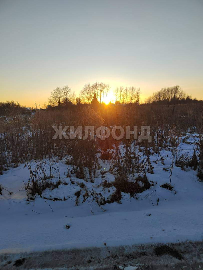 Продам земельный участок 988 м.кв.