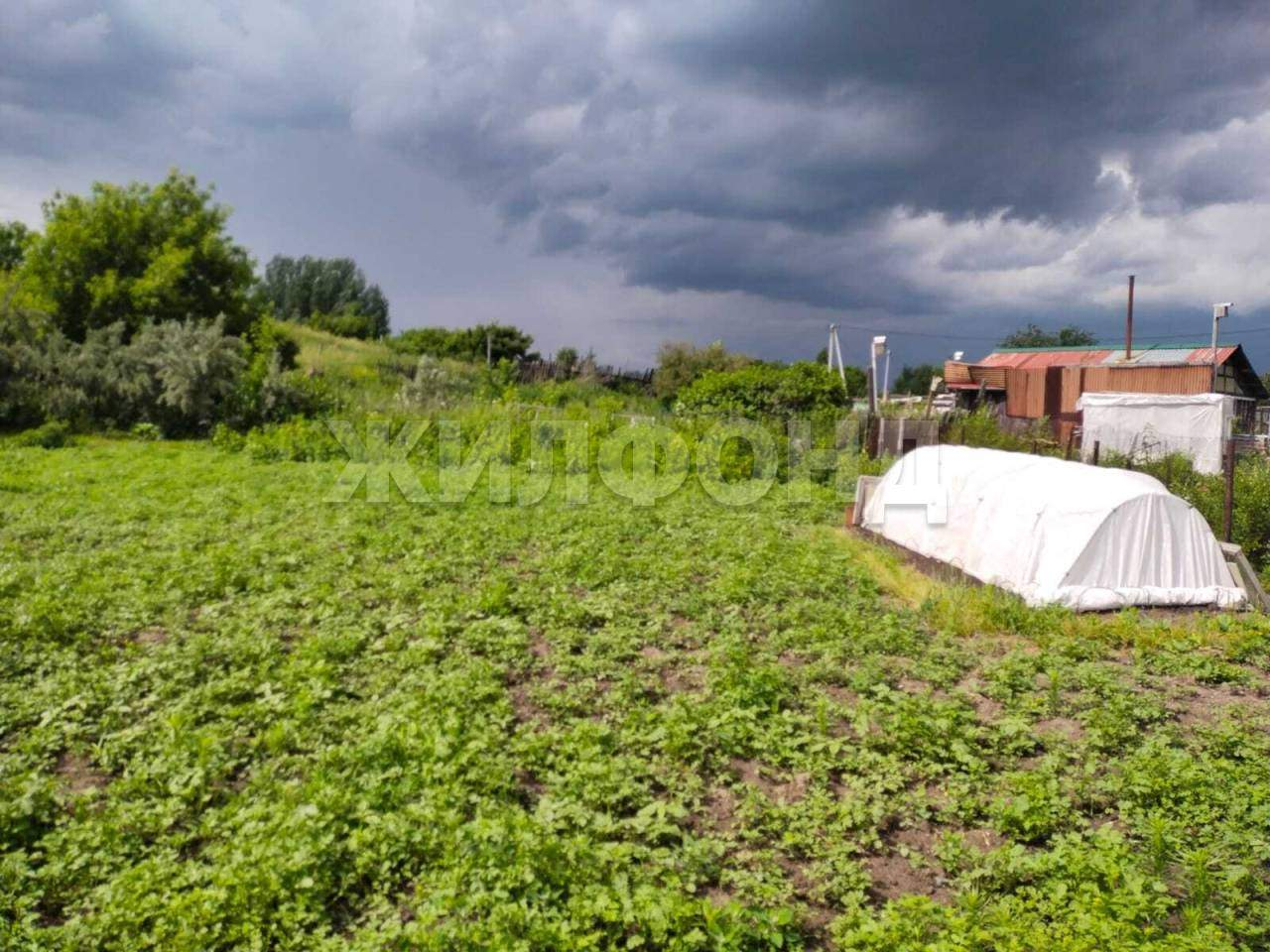 Продам земельный участок 900 м.кв.