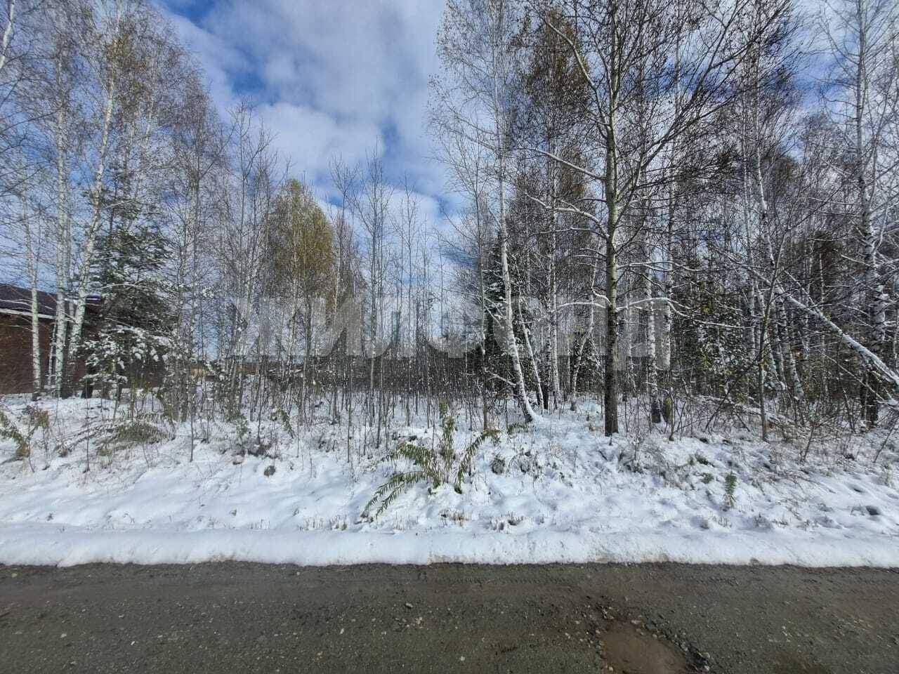 Продам земельный участок 1200 м.кв.