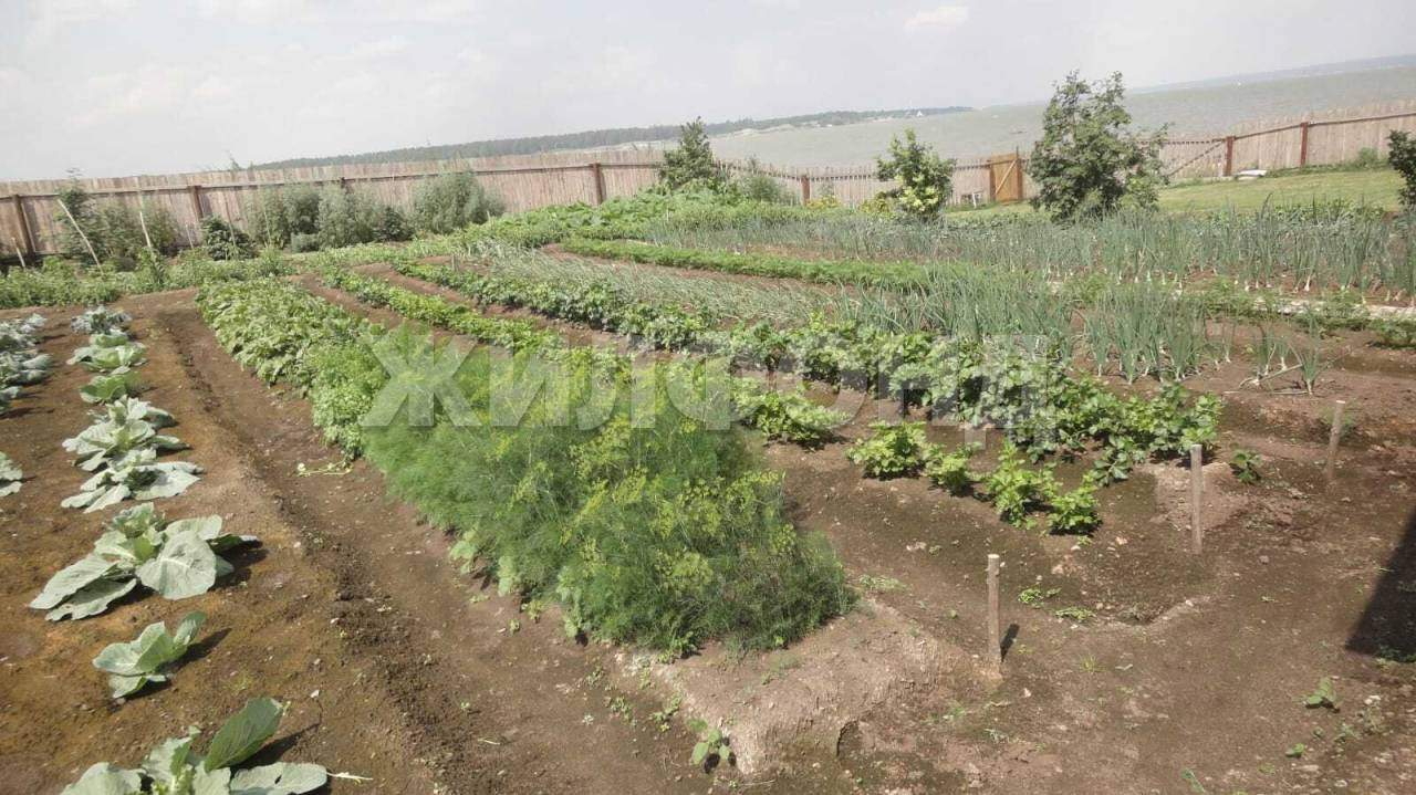 Продам земельный участок 2500 м.кв.