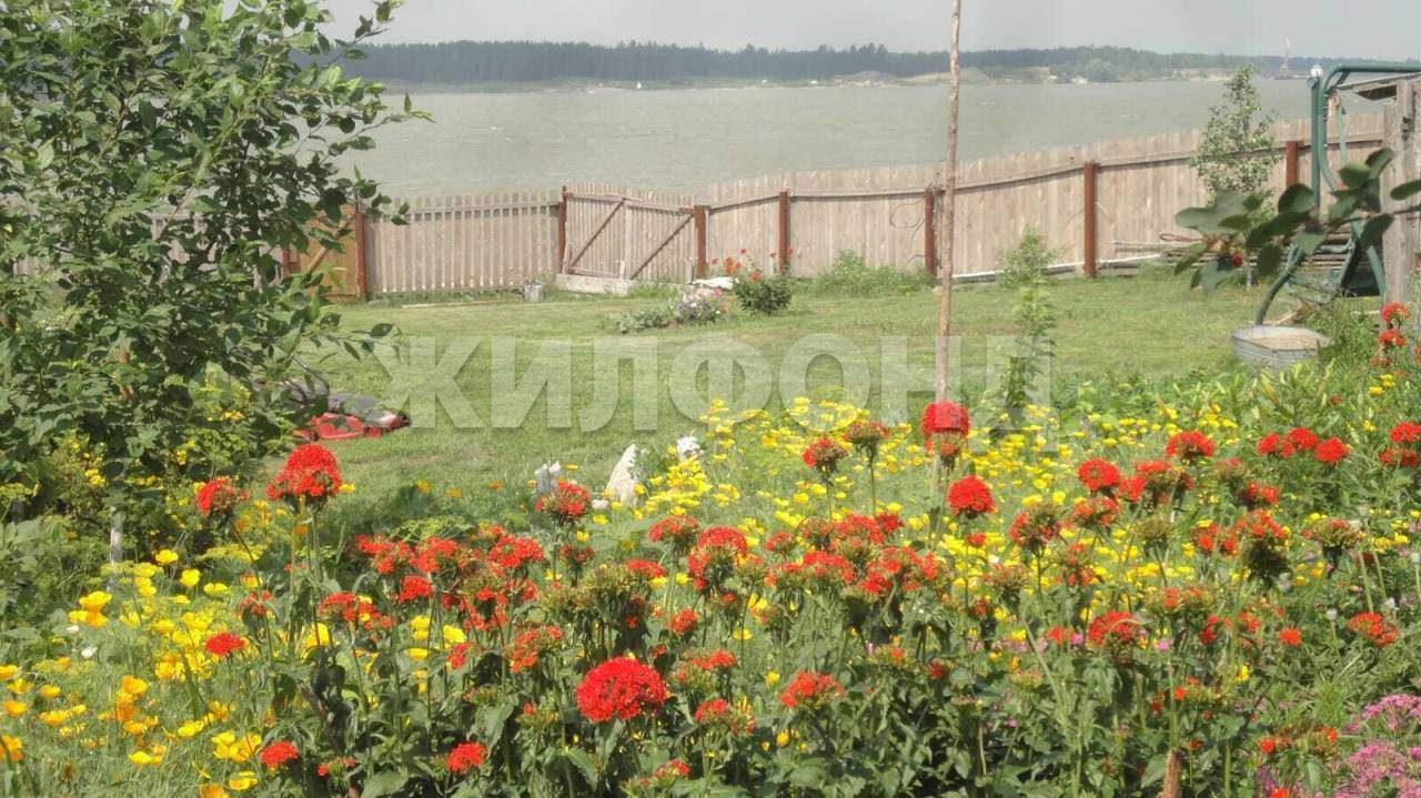 Продам земельный участок 2500 м.кв.