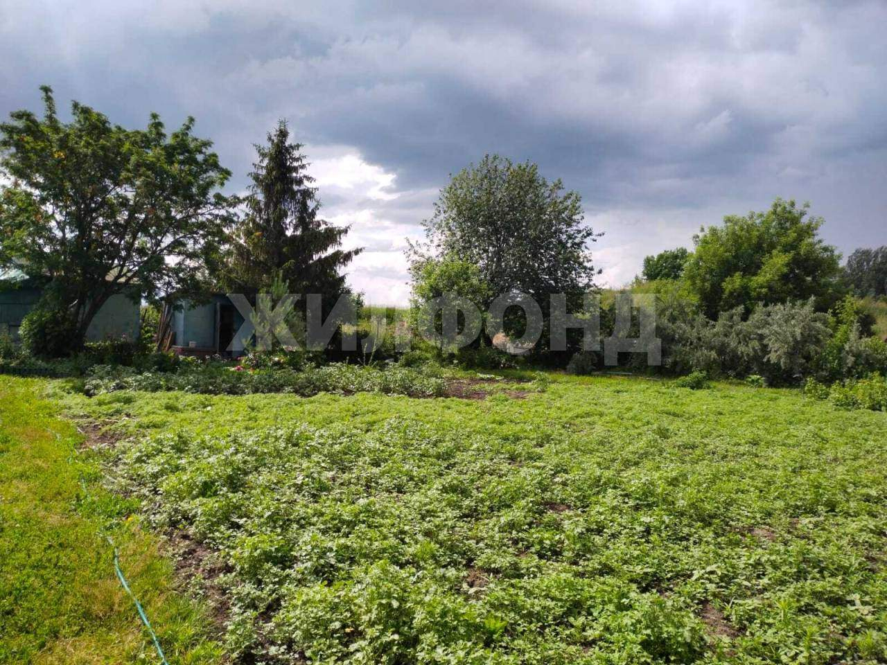 Продам земельный участок 900 м.кв.