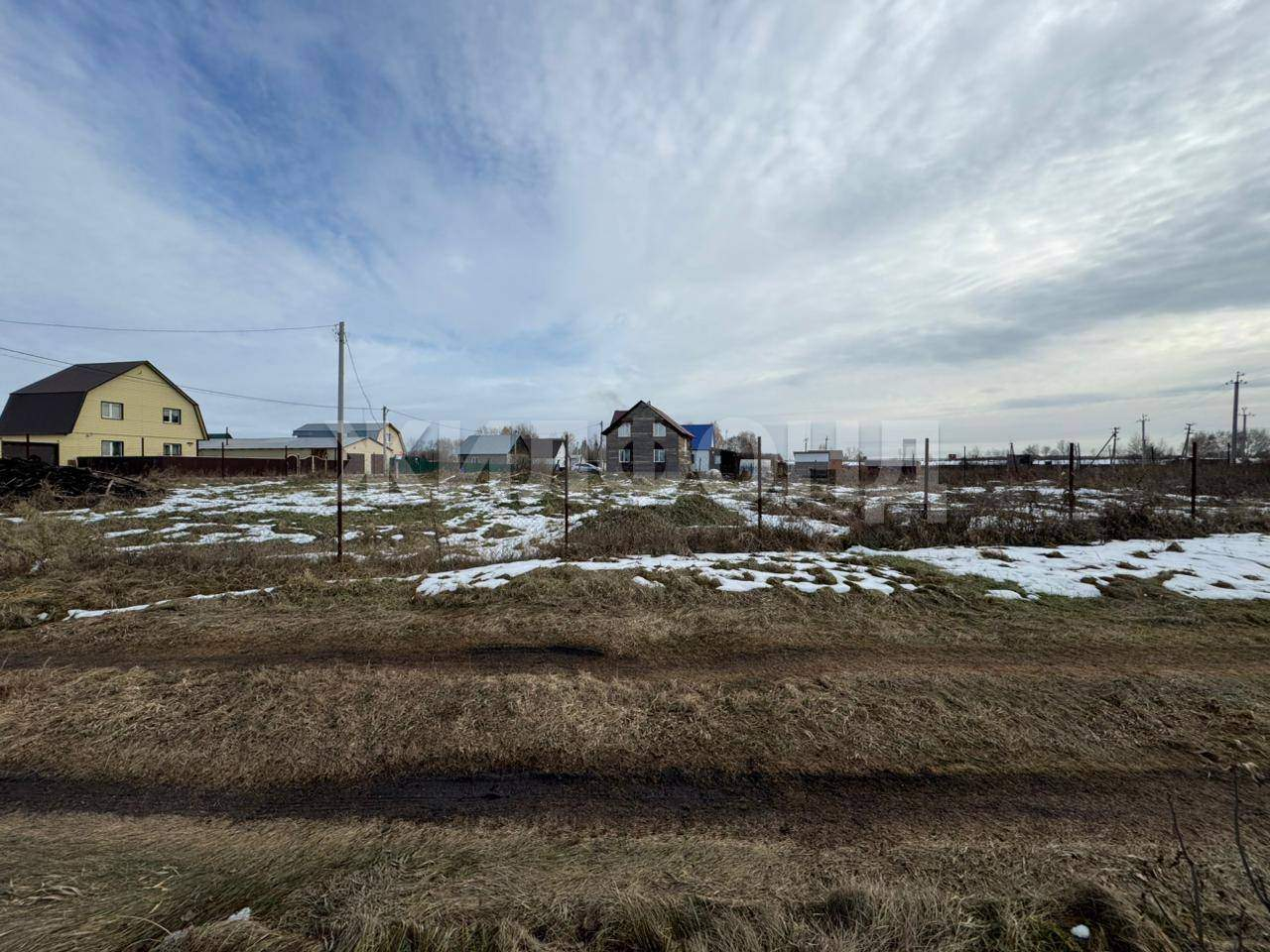 Продам земельный участок 1200 м.кв.