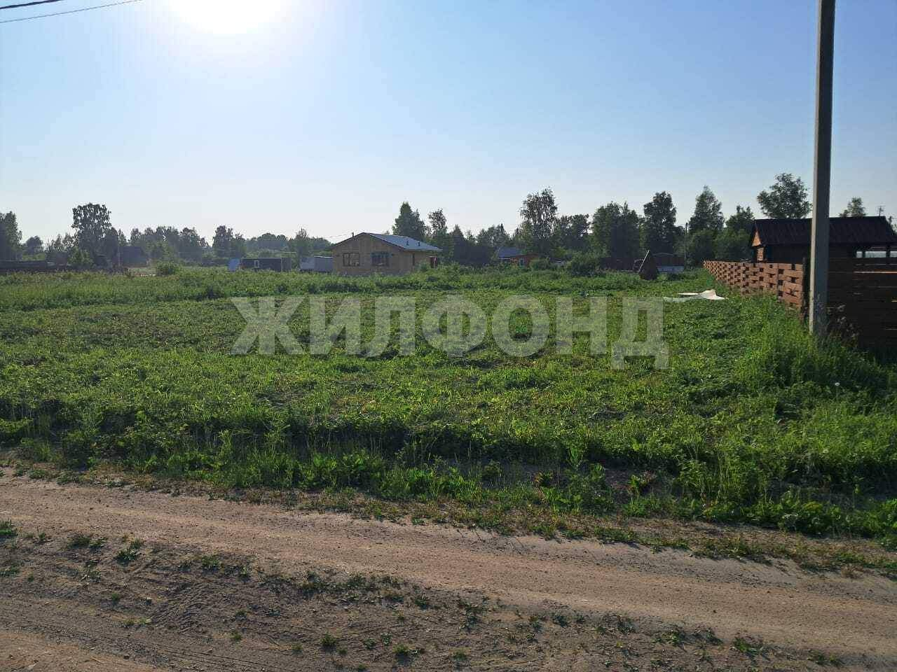 Продам земельный участок 1050 м.кв.