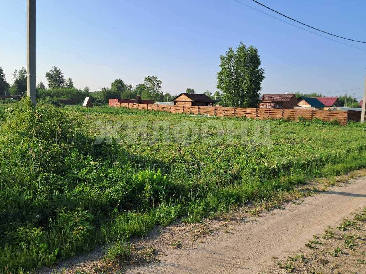 Продам земельный участок 1050 м.кв.