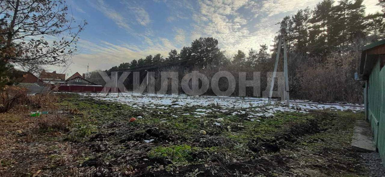 Продам земельный участок 1392 м.кв.