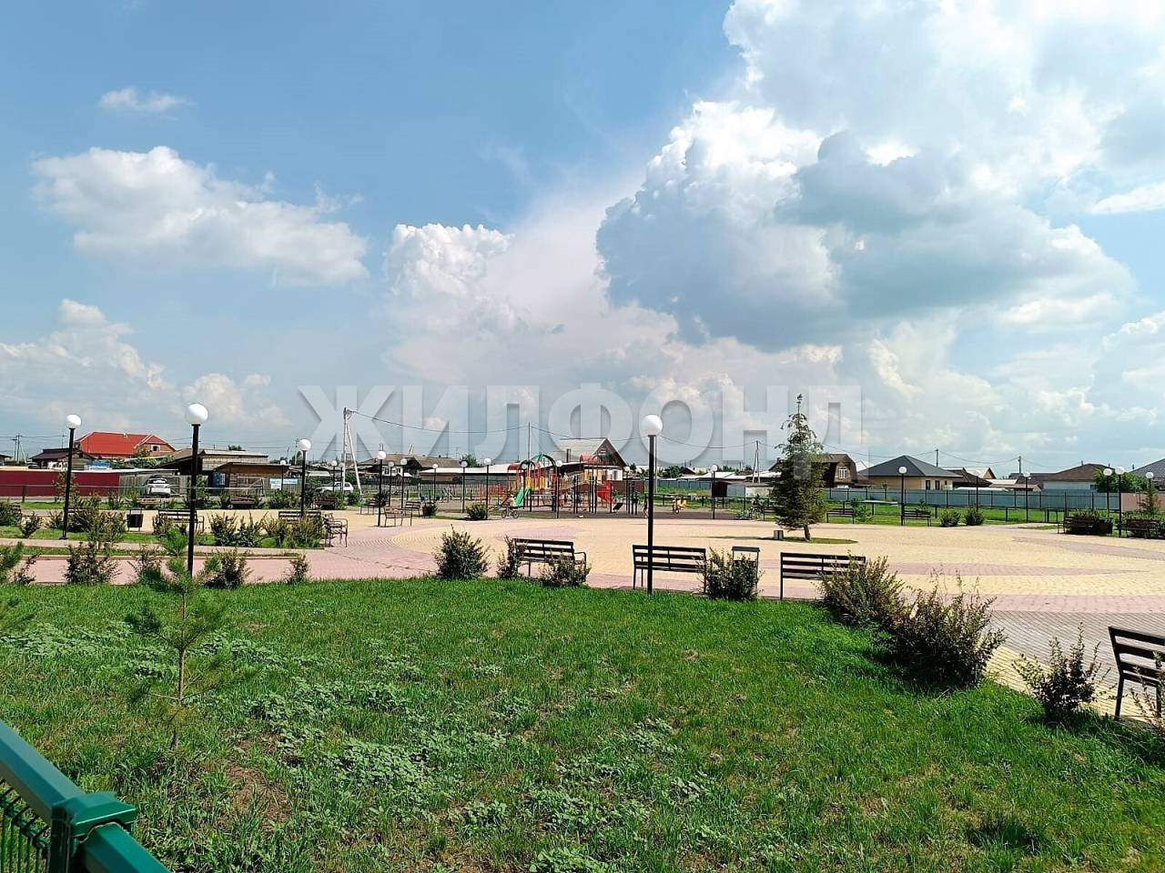 Продам земельный участок 1301 м.кв.