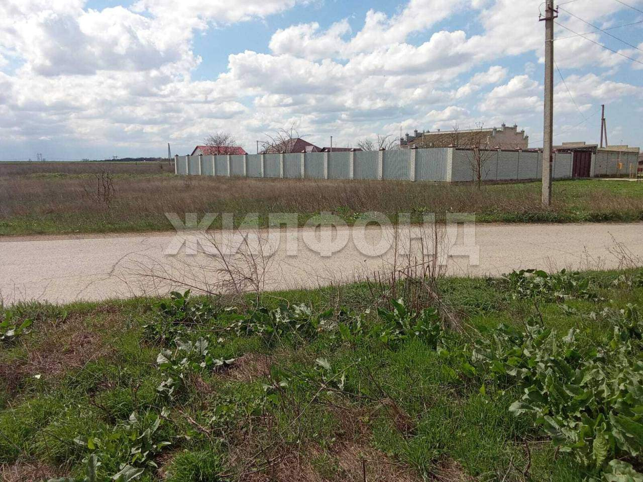 Продам земельный участок 1700 м.кв.