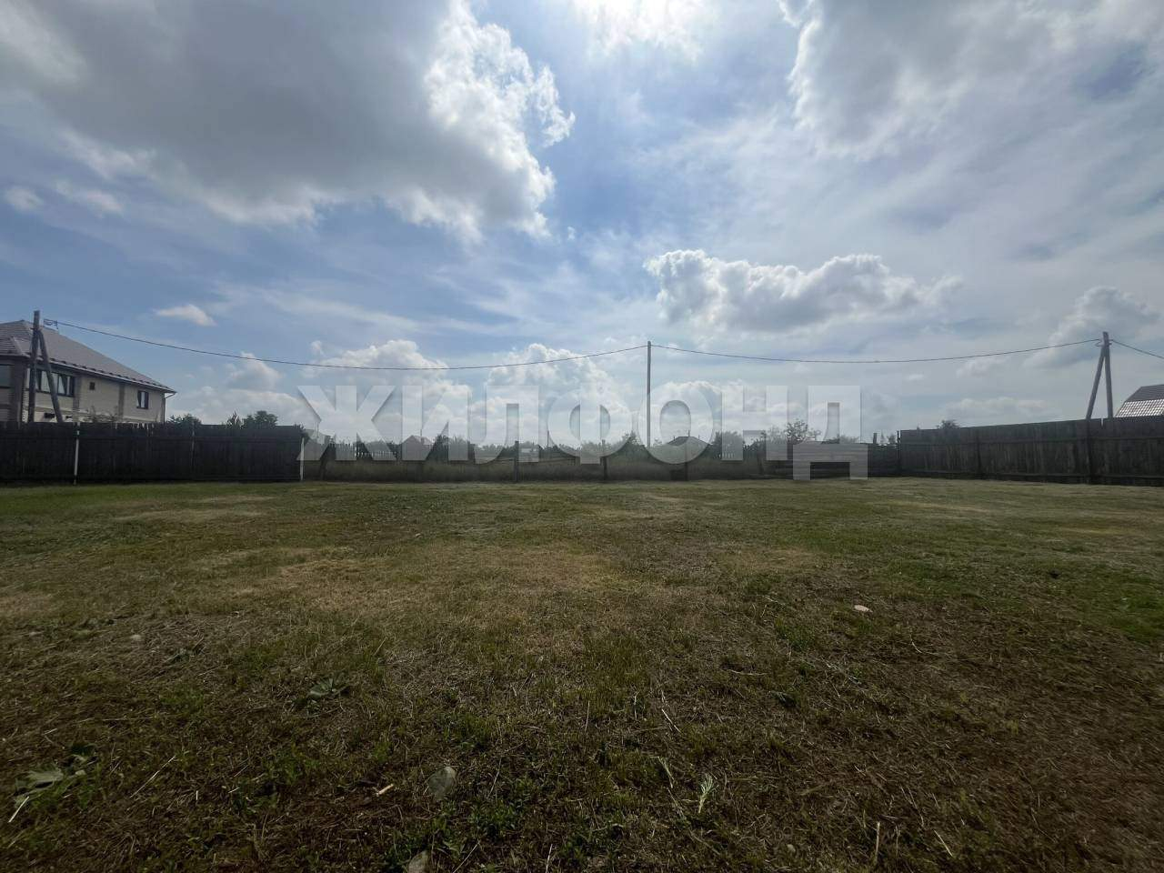 Продам земельный участок 1000 м.кв.