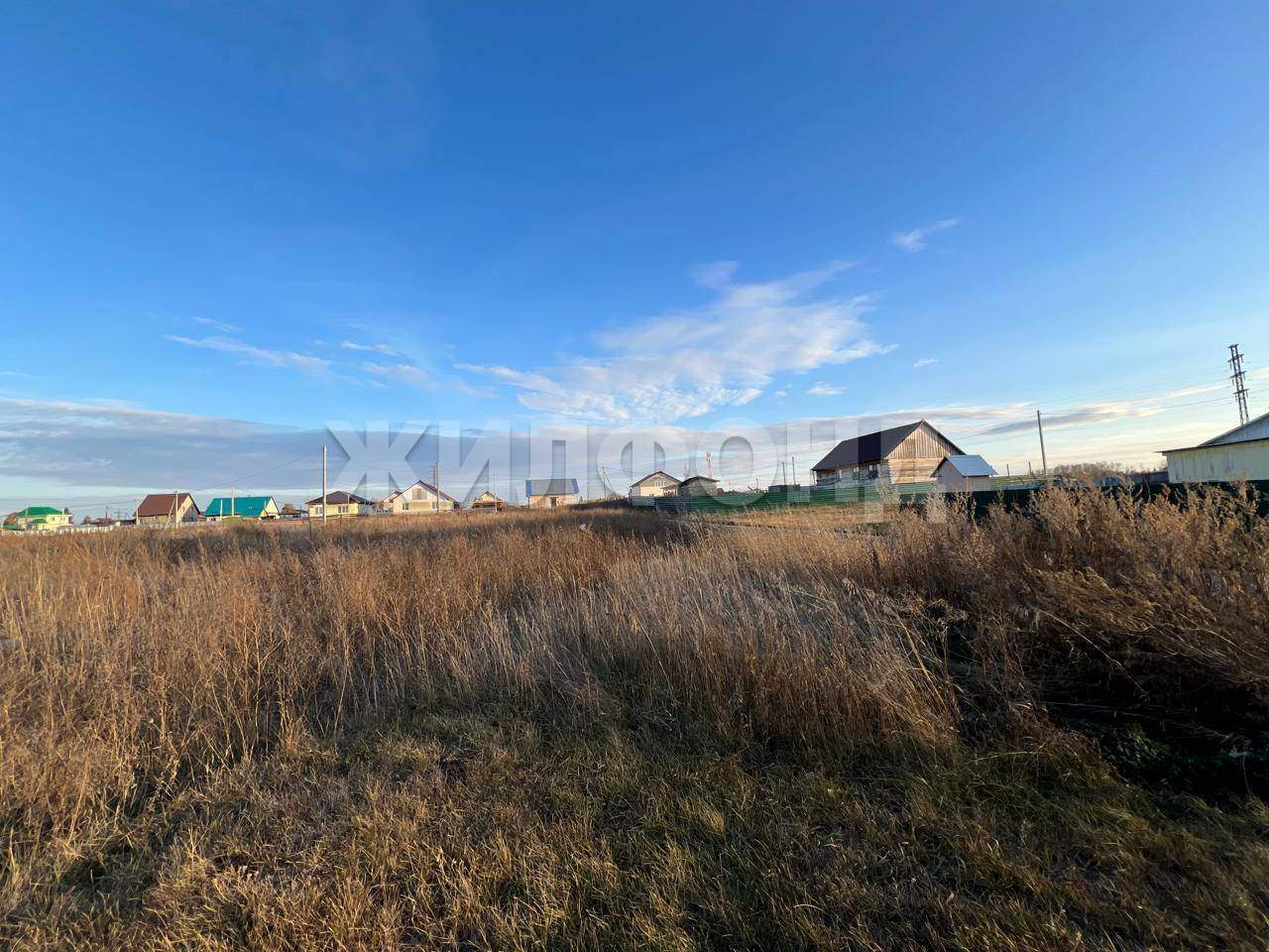 Продам земельный участок 1000 м.кв.