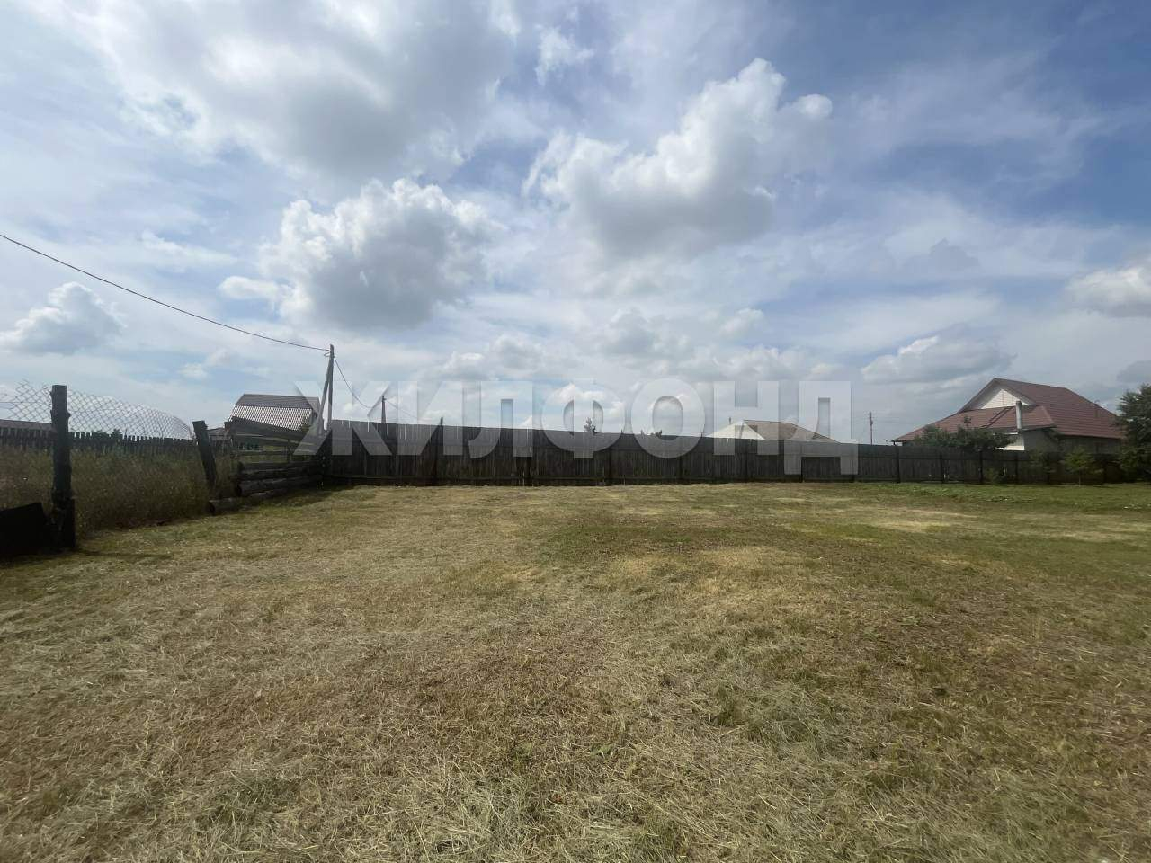 Продам земельный участок 1000 м.кв.