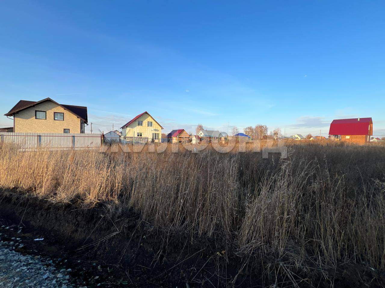 Продам земельный участок 1000 м.кв.