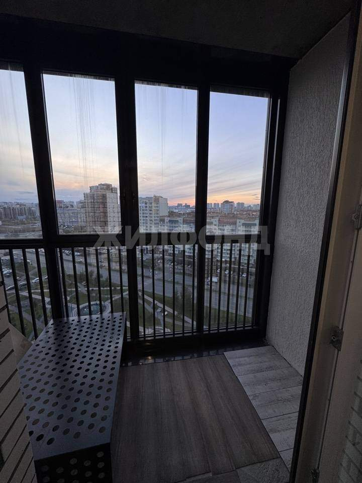 Квартира на продажу в Красноярске, Авиаторов улица, 30 фото №1