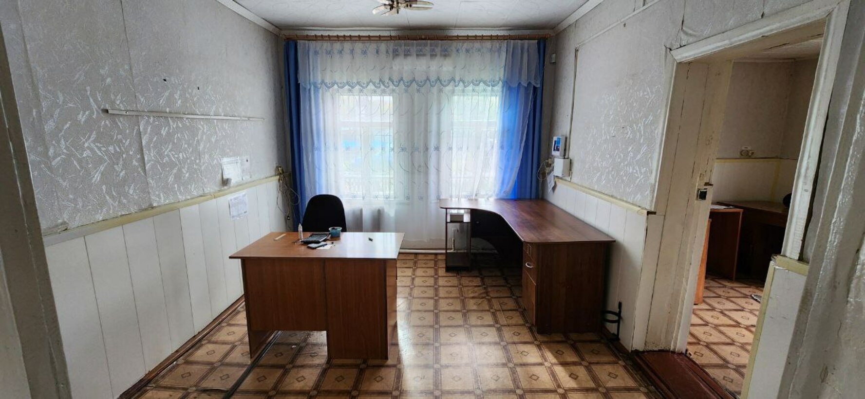 Продам торговое помещение 135.7 м.кв.