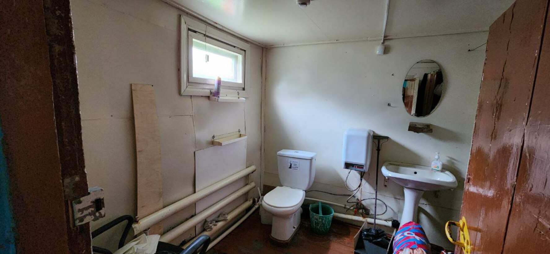 Продам торговое помещение 135.7 м.кв.