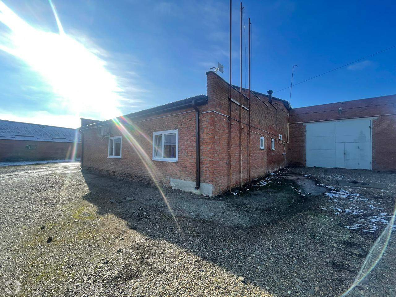 Продам торговое помещение 1456.6 м.кв.