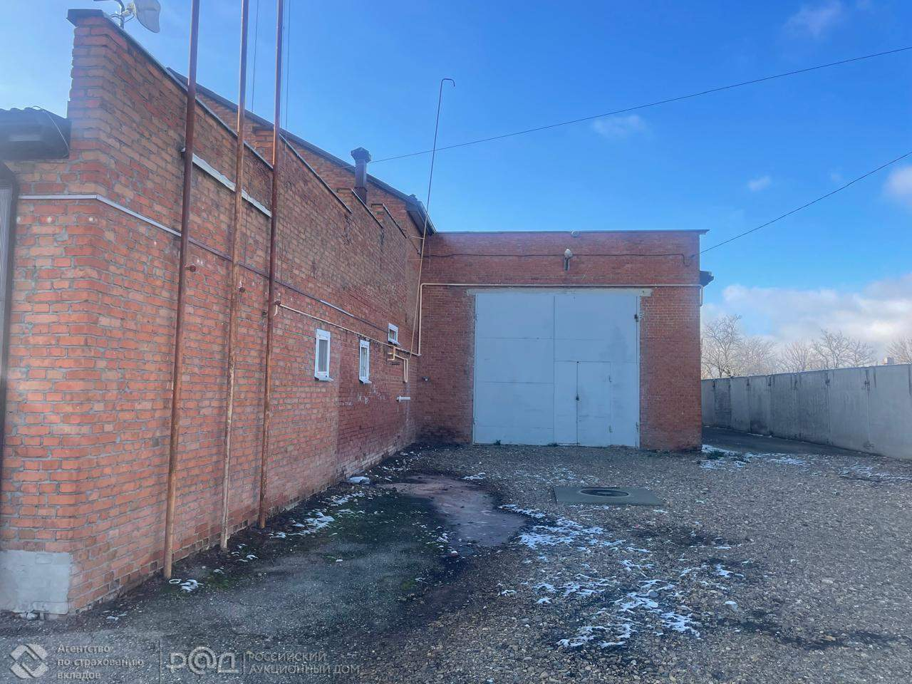 Продам торговое помещение 1456.6 м.кв.