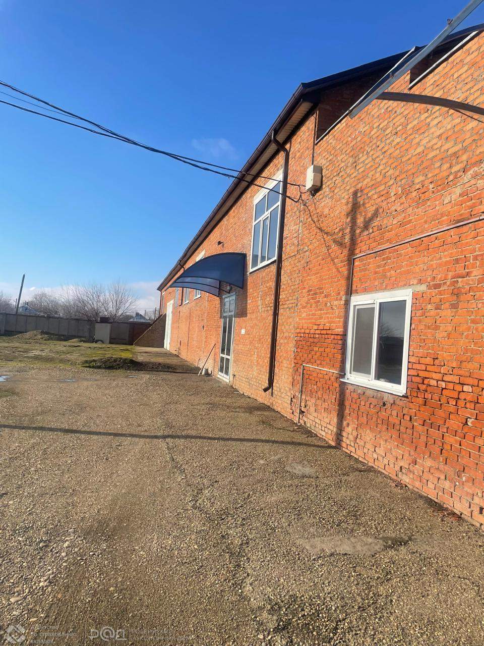 Продам торговое помещение 1456.6 м.кв.