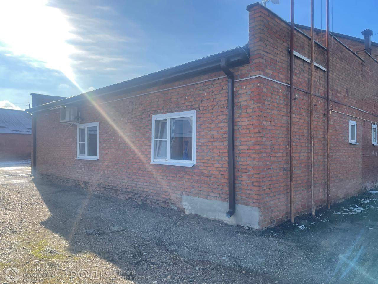 Продам торговое помещение 1456.6 м.кв.