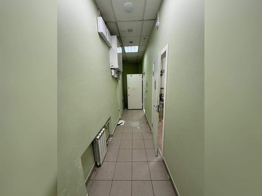 Фото: Торговое помещение 370.8 м2 в аренду test