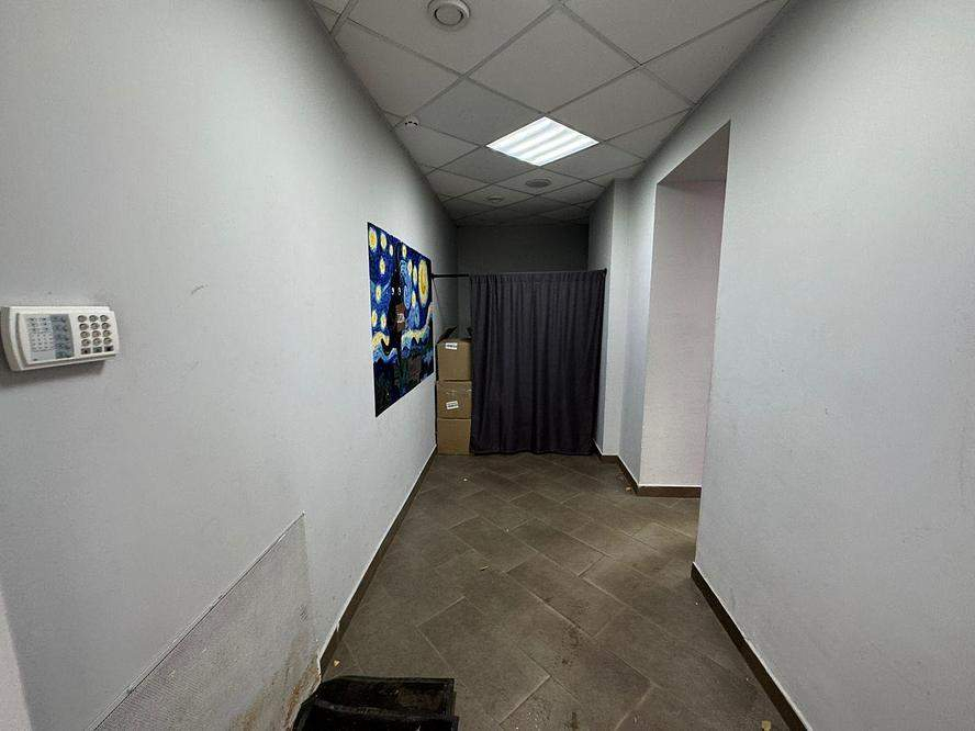 Фото: Торговое помещение 70.6 м2 в аренду test