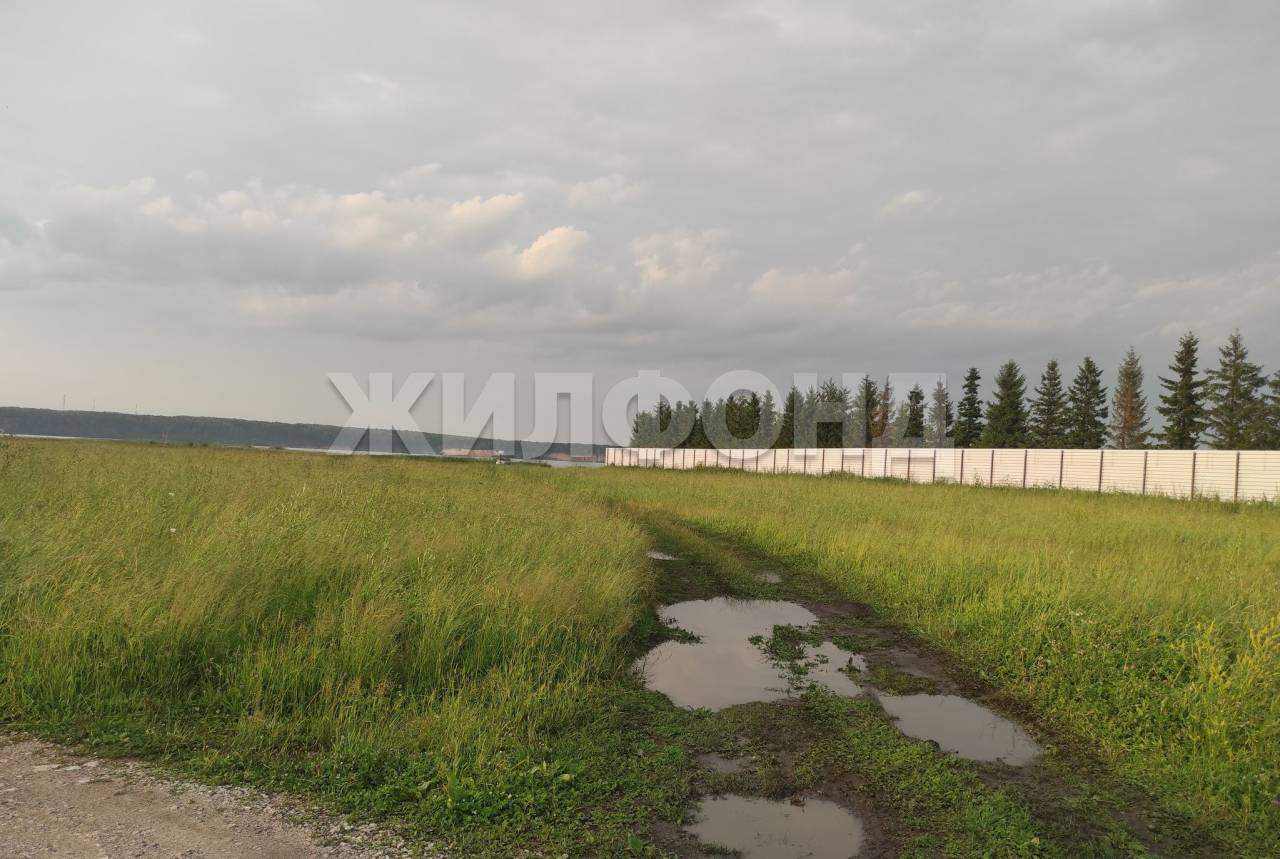 Продам земельный участок 800 м.кв.