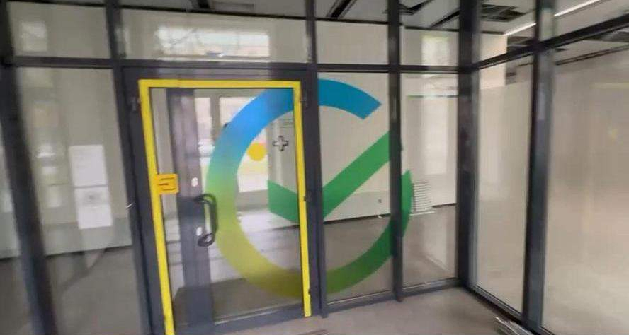 Фото: Торговое помещение 288.9 м2 в аренду test