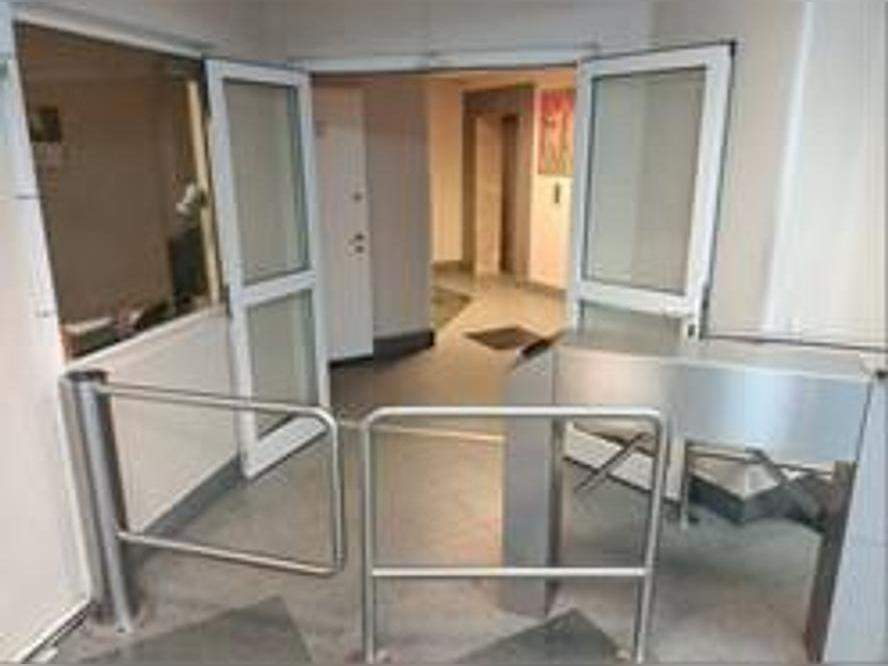 Фото: Торговое помещение 432 м2 в аренду test