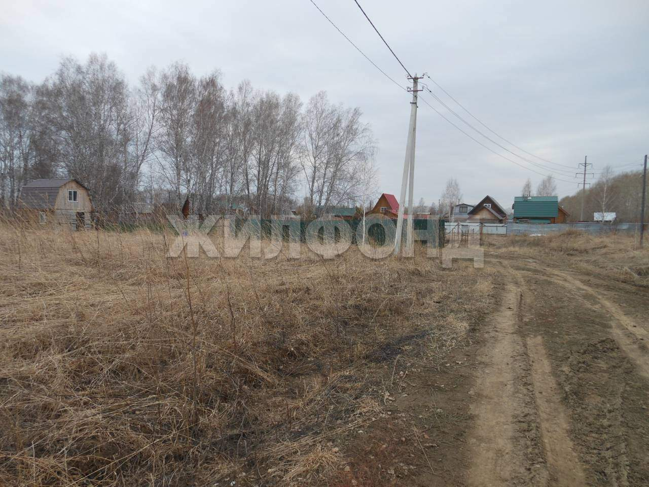 Продам земельный участок 734 м.кв.