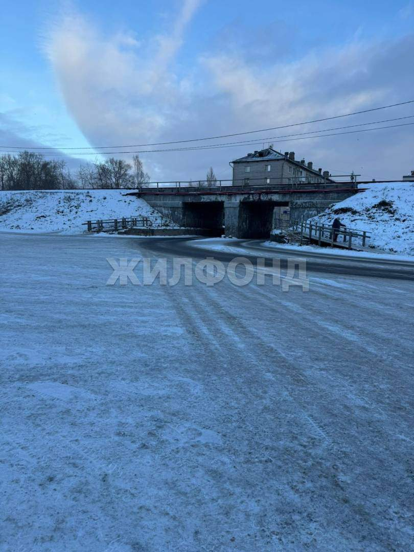 Продам земельный участок 1000 м.кв.