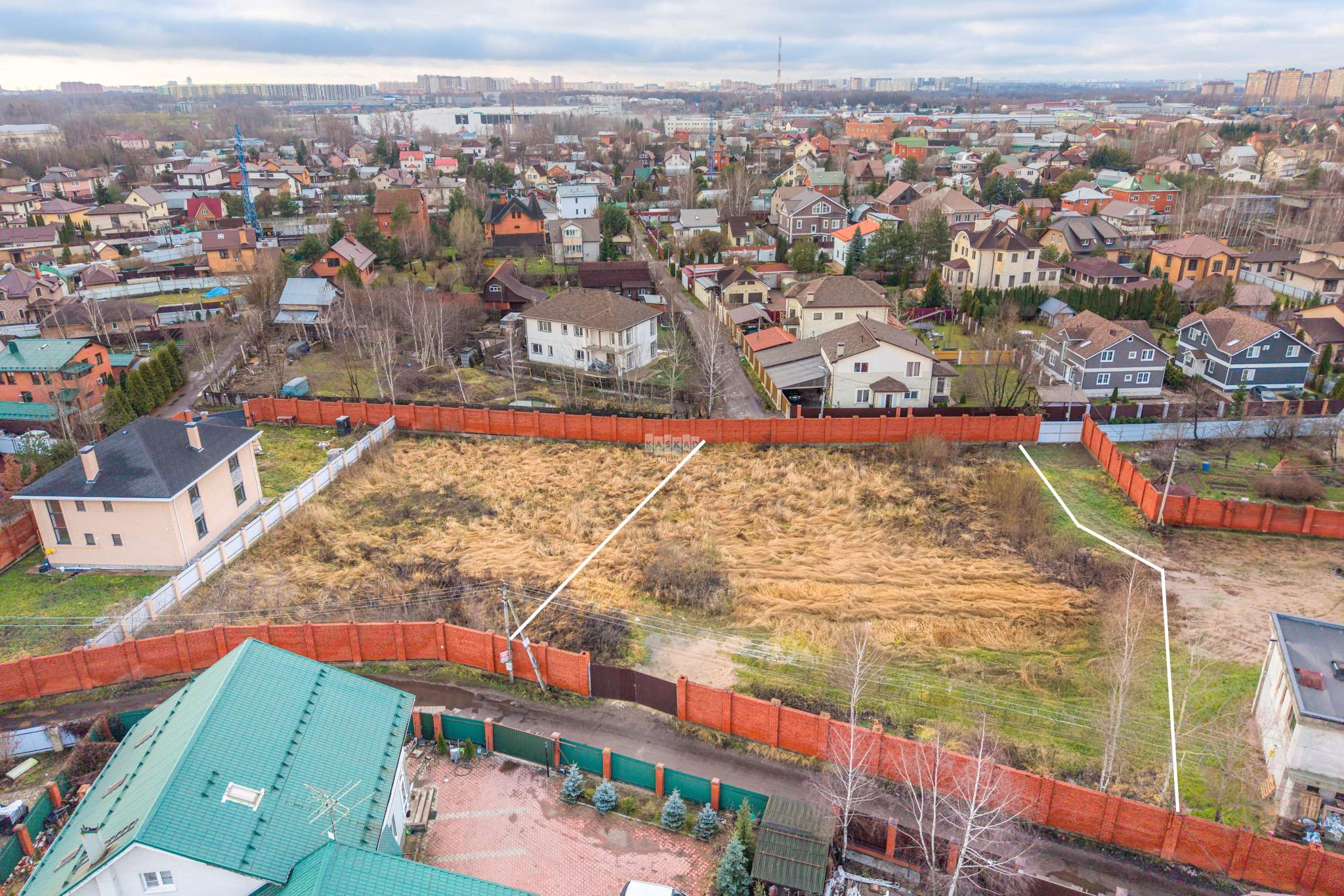 Продам земельный участок 2050 м.кв.