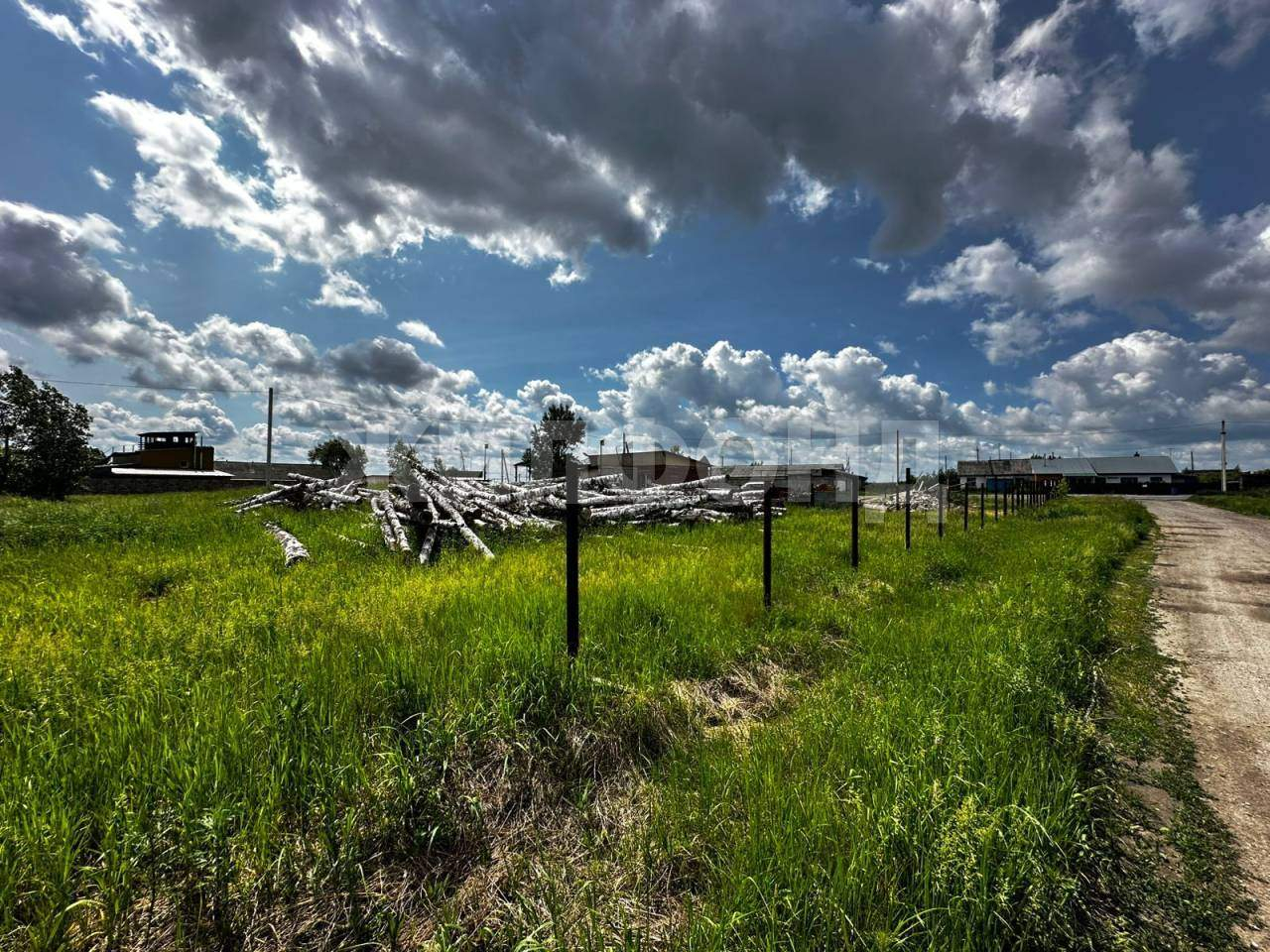 Продам земельный участок 1700 м.кв.