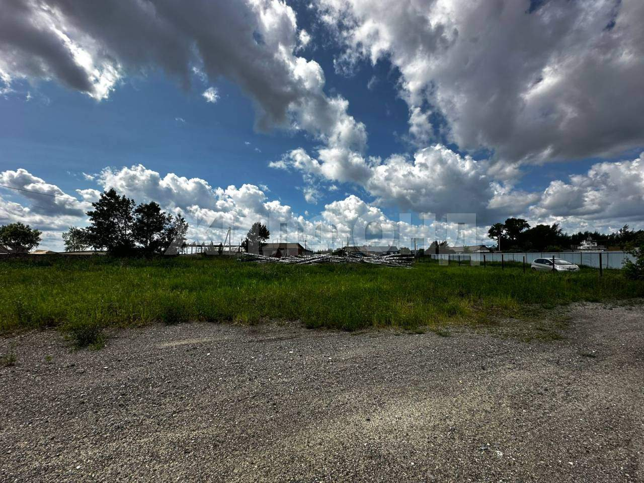 Продам земельный участок 1700 м.кв.