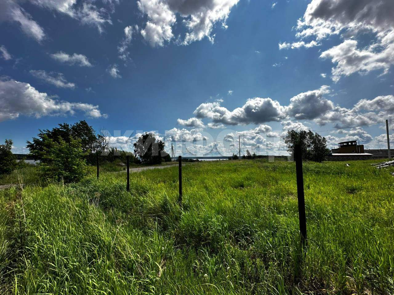 Продам земельный участок 1700 м.кв.