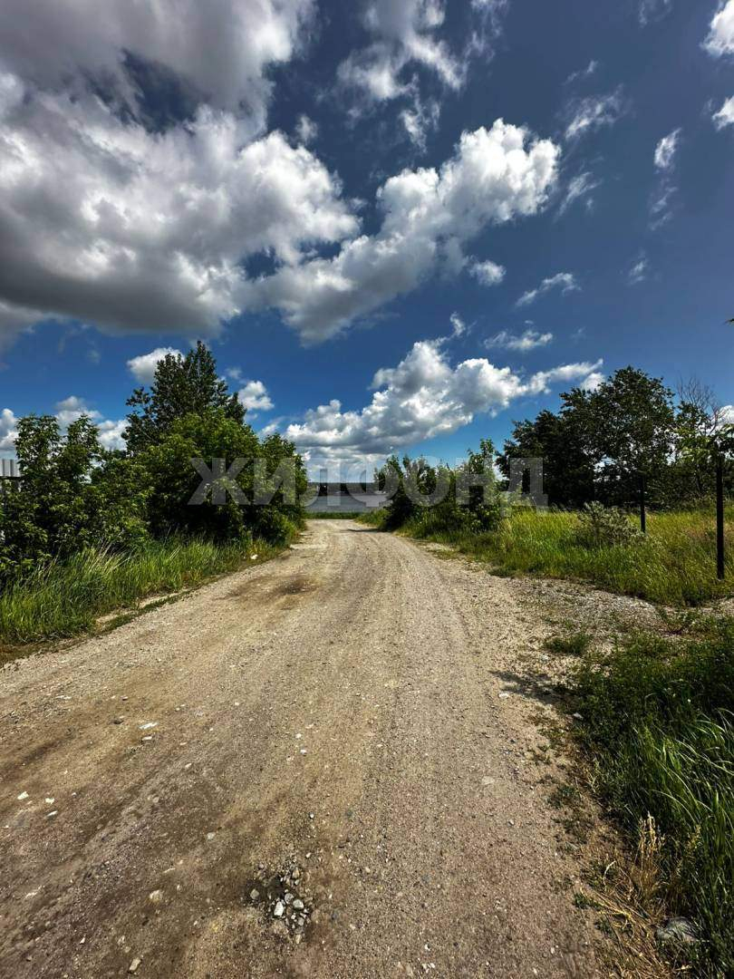 Продам земельный участок 1700 м.кв.