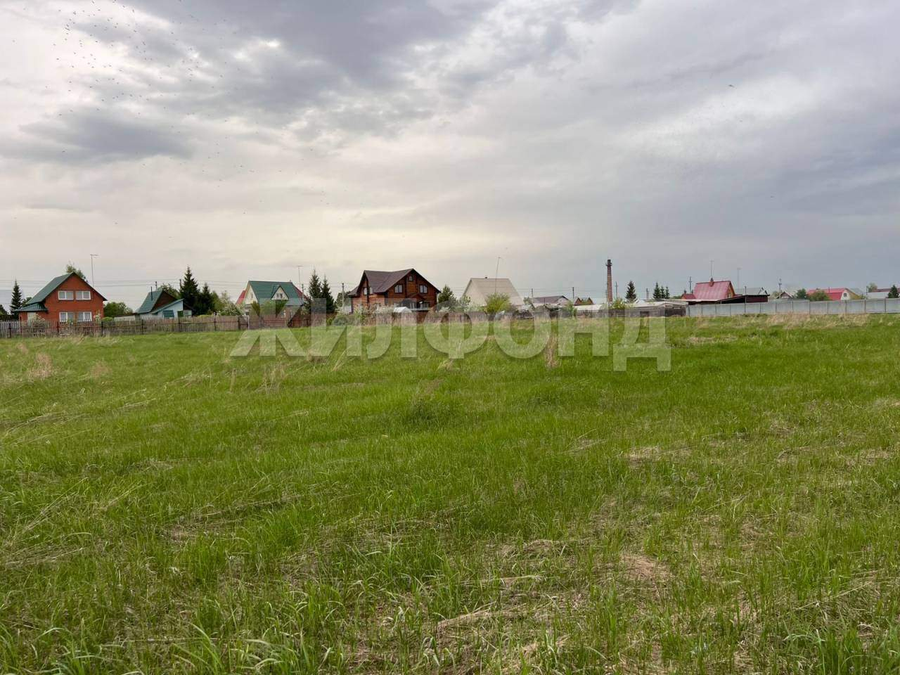 Продам земельный участок 750 м.кв.