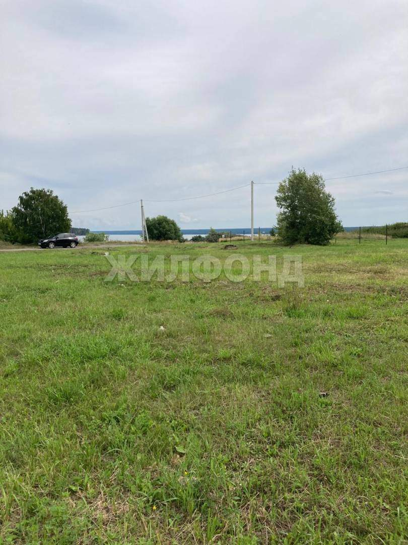 Продам земельный участок 1700 м.кв.