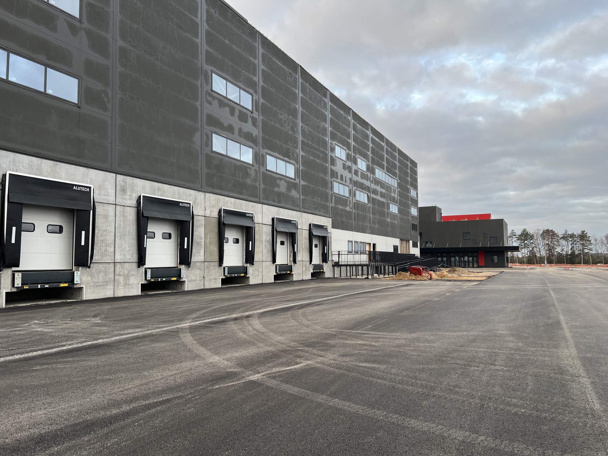 Сдам в аренду склад 1500 м.кв.