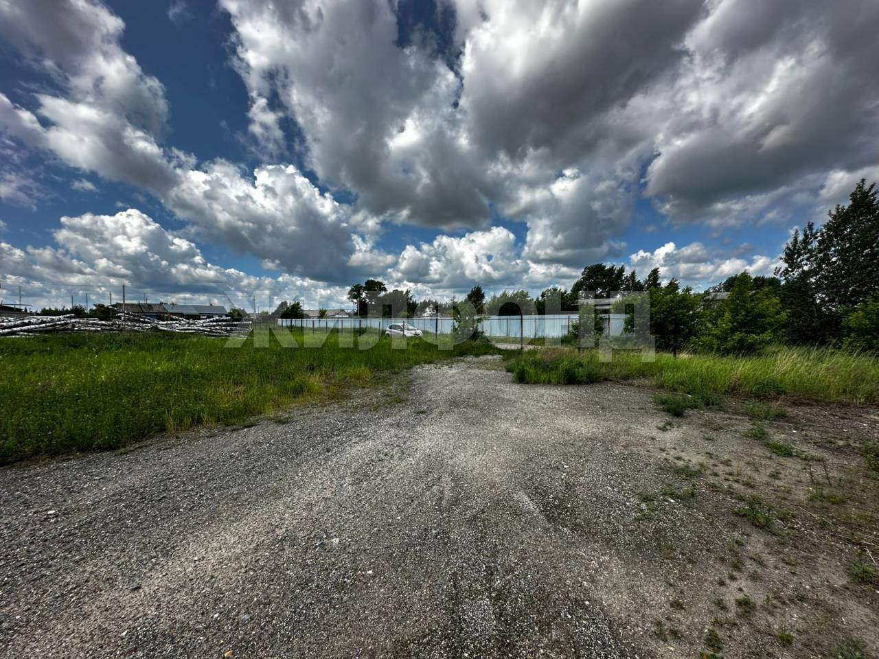 Продам земельный участок 1700 м.кв.