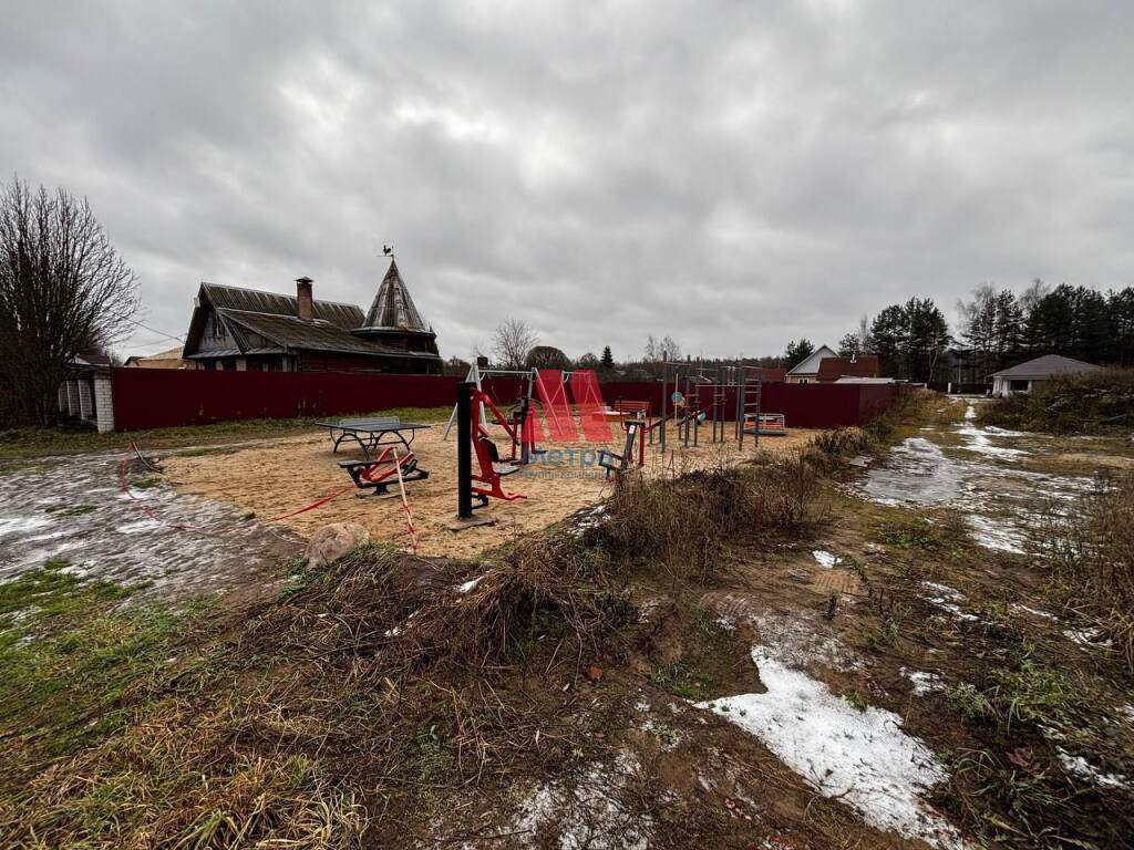 Продам земельный участок 1400 м.кв.