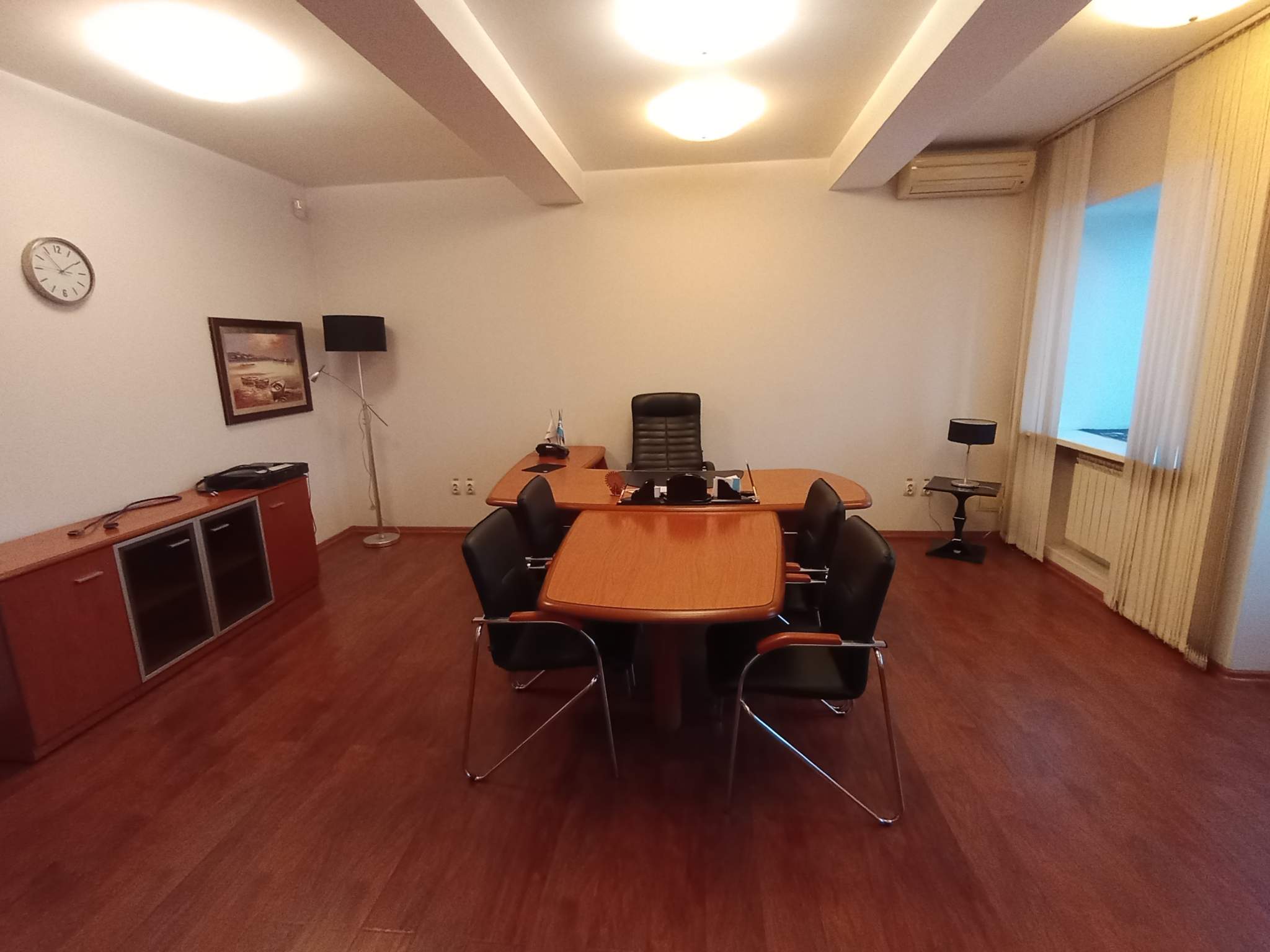 Продам торговое помещение 1630.7 м.кв.