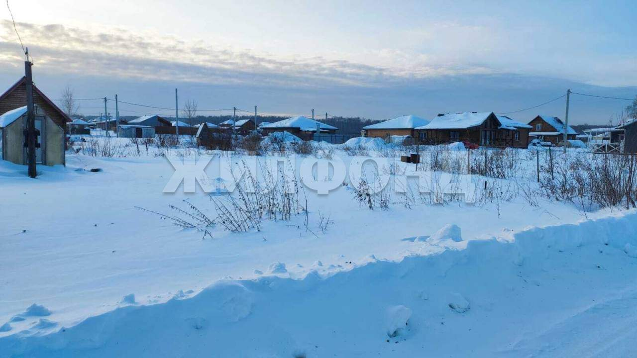 Продам земельный участок 1000 м.кв.