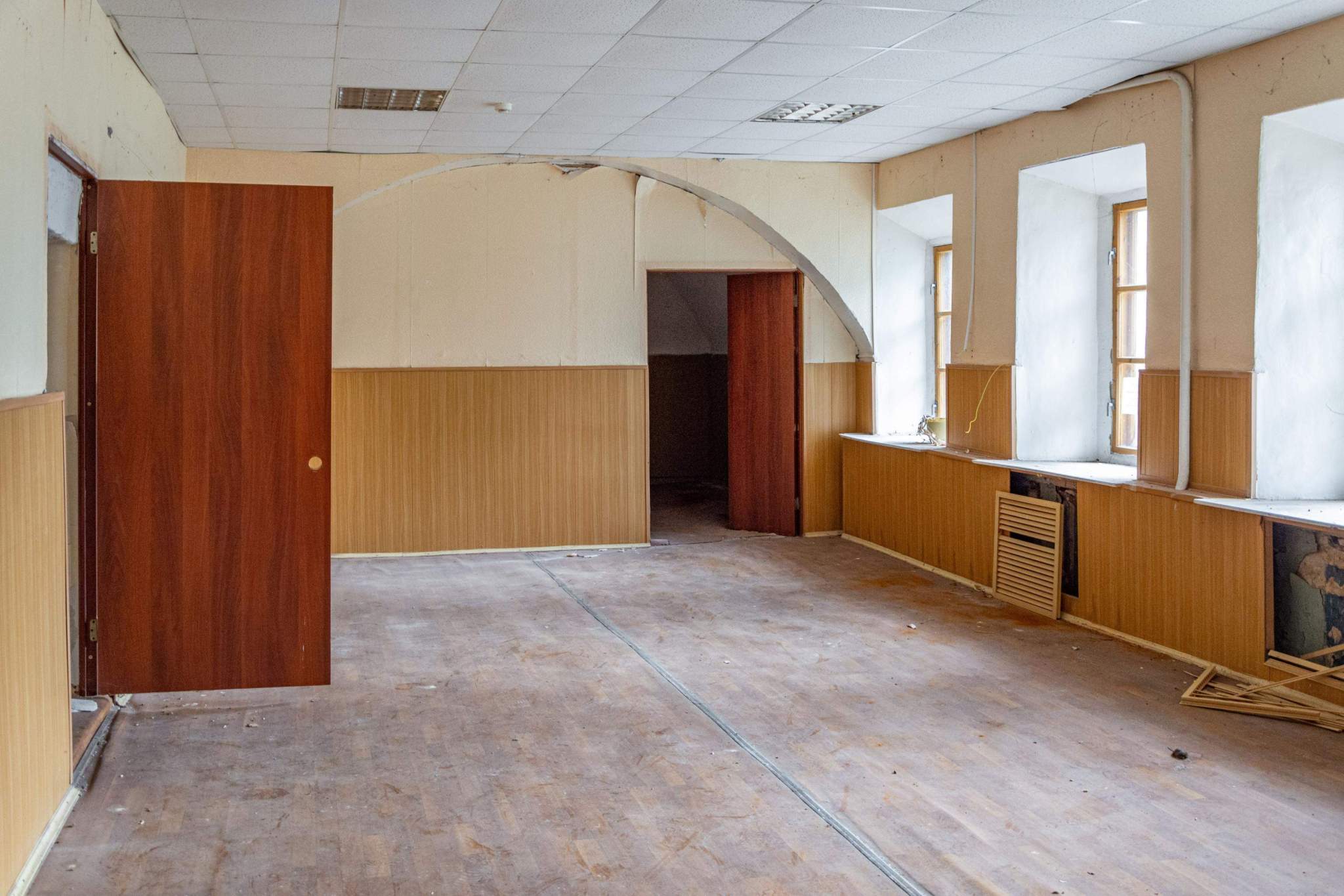 Продам торговое помещение 1591 м.кв.