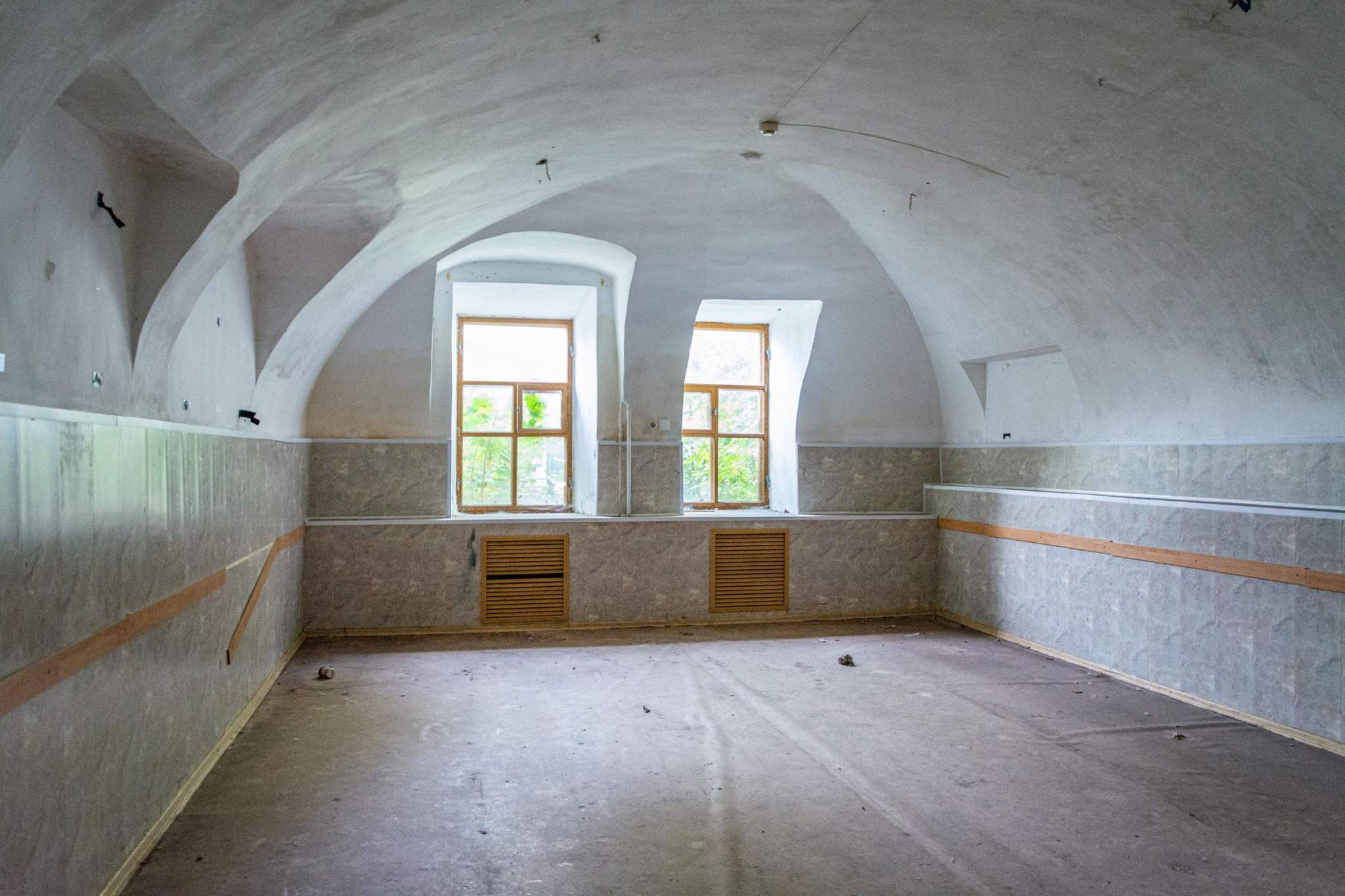 Продам торговое помещение 1591 м.кв.