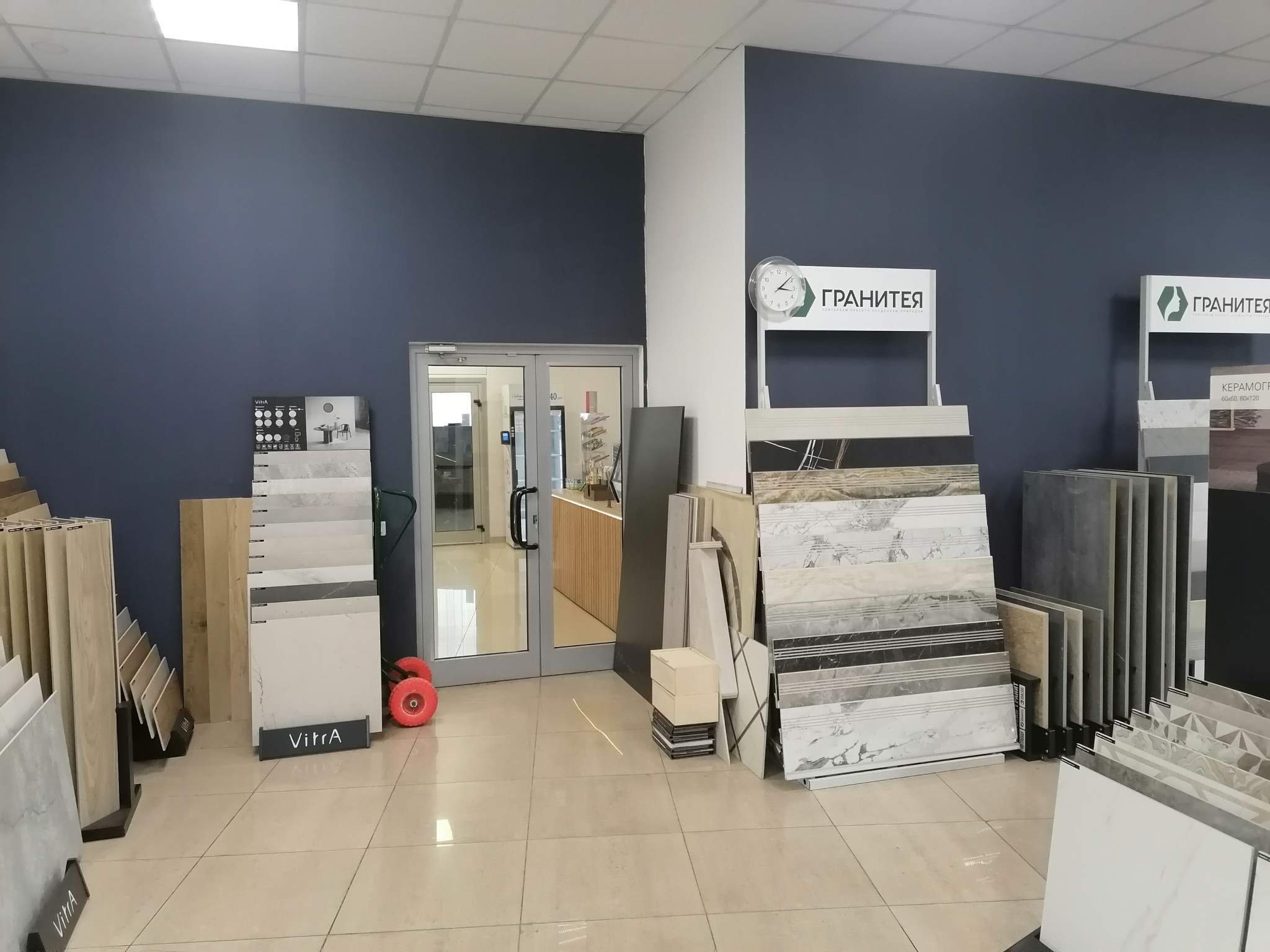 Фото: Торговое помещение 53 м2 в аренду test