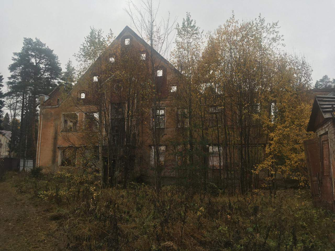 Продам торговое помещение 4945 м.кв.