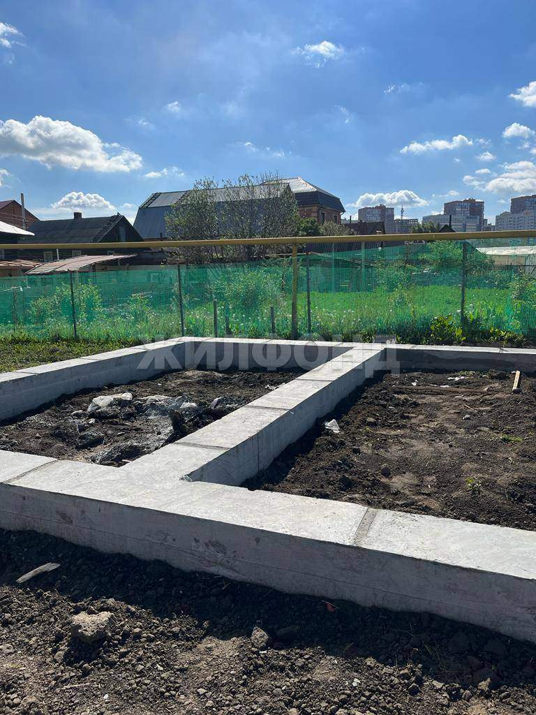 Продам земельный участок 1100 м.кв.