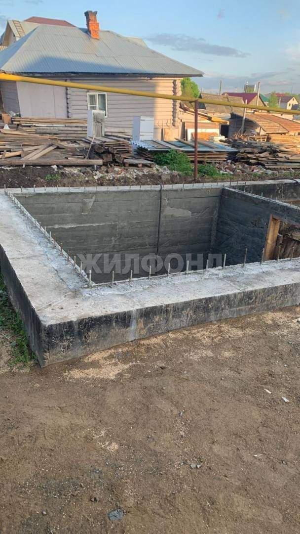 Продам земельный участок 1100 м.кв.