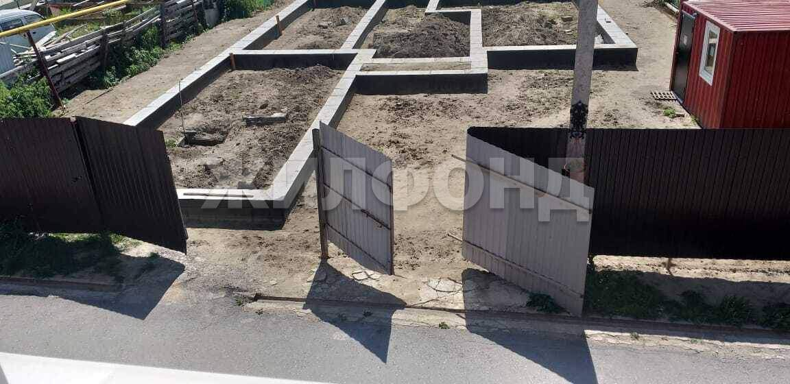 Продам земельный участок 1100 м.кв.